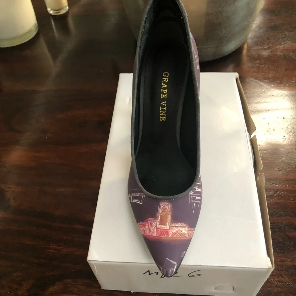 Purple Pointed-Toe Stiletto Pump with Multicolor Print Grape Vine - Picture 2 of 4
